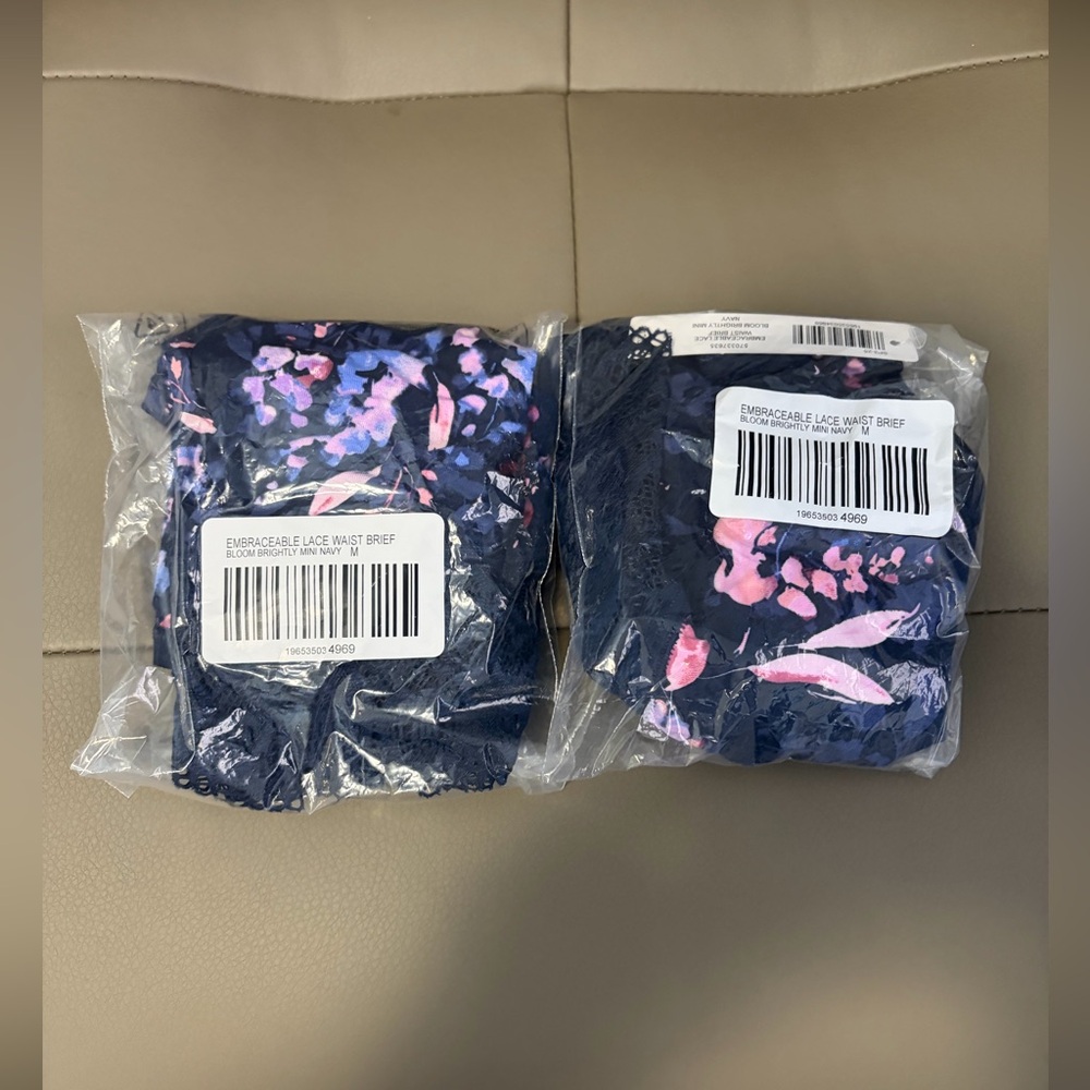 BNWT LOT OF 4 SOMA EMBRACEABLE SUPER SOFT ENCHANTING LACE BRIEFS NAVY MEDIUM (M) - Picture 3 of 14
